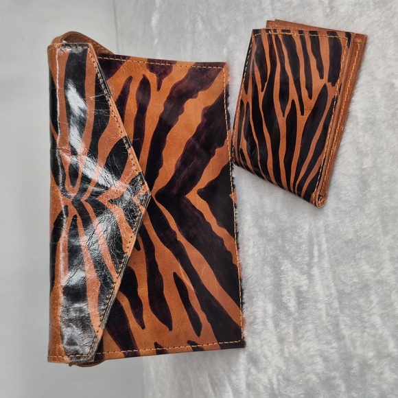 Animal Print Genuine Leather Vintage Clutch Crossbody w/wallet - Picture 1 of 17
